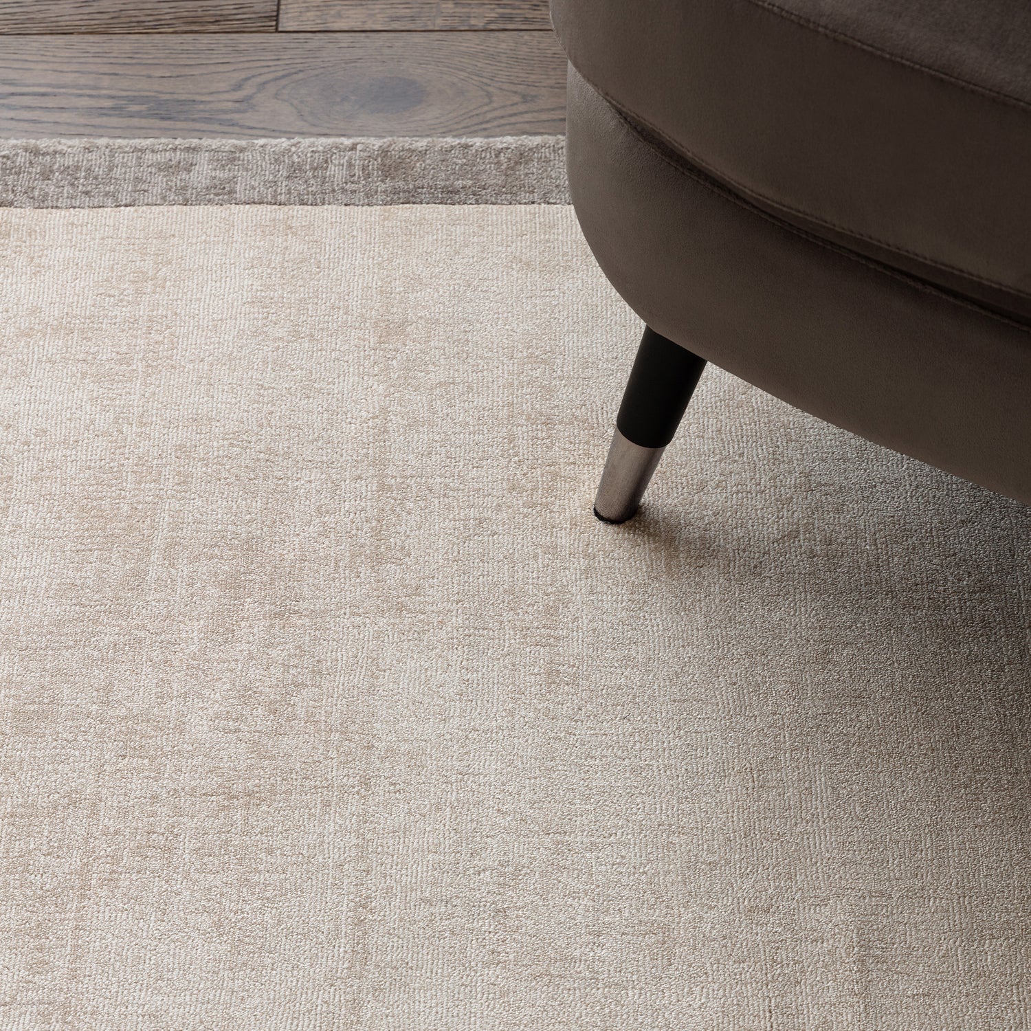 Blade Border Putty / Silver Rug