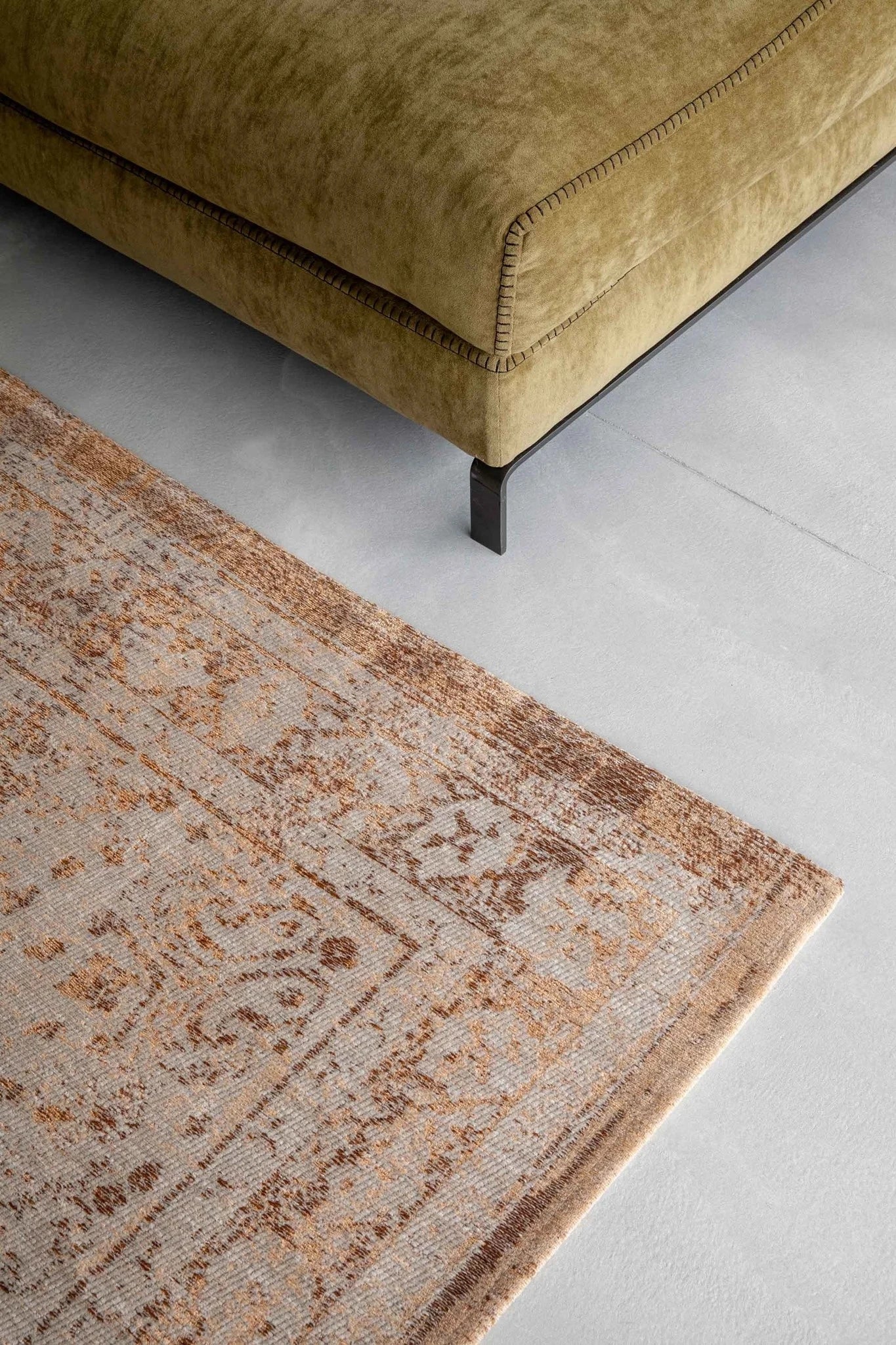 Louis De Poortere Fading World Medallion 9067 Salmon Rug - Love-Rugs