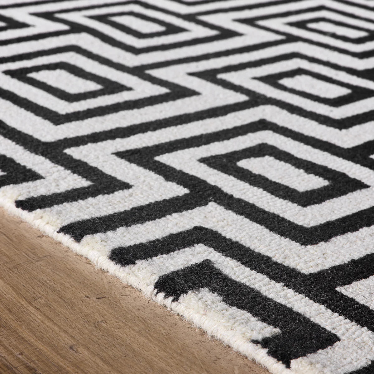 Origins Labyrinth Black/White Rug - Love-Rugs
