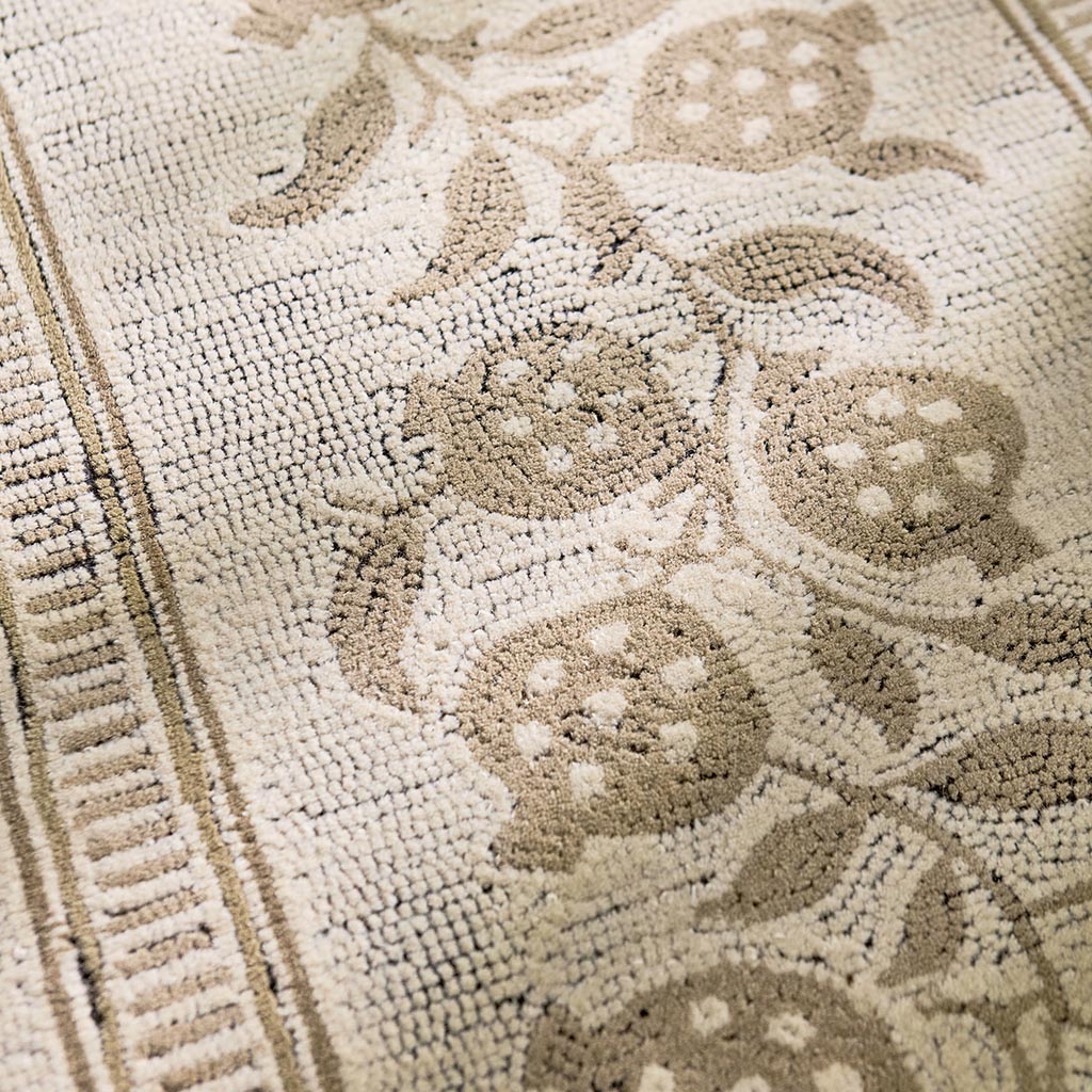 Sanderson Anaar Flax 148001 Rug - Love-Rugs