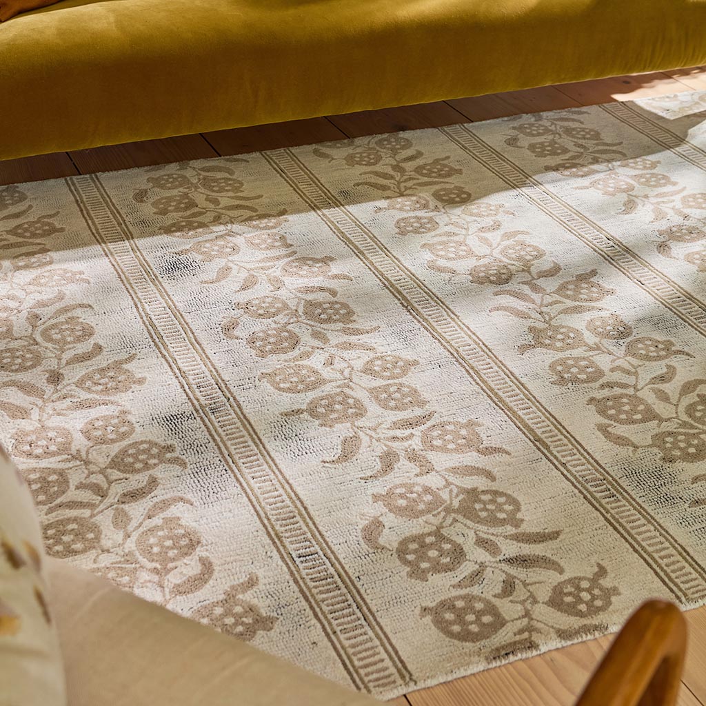 Sanderson Anaar Flax 148001 Rug - Love-Rugs