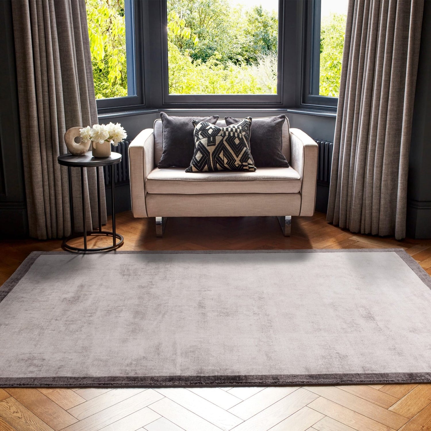 Blade Border Silver / Grey Rug - Love - Rugs