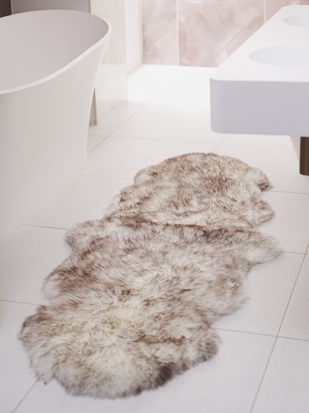 Bowron Longwool Wolf Tip Sheepskin Rug